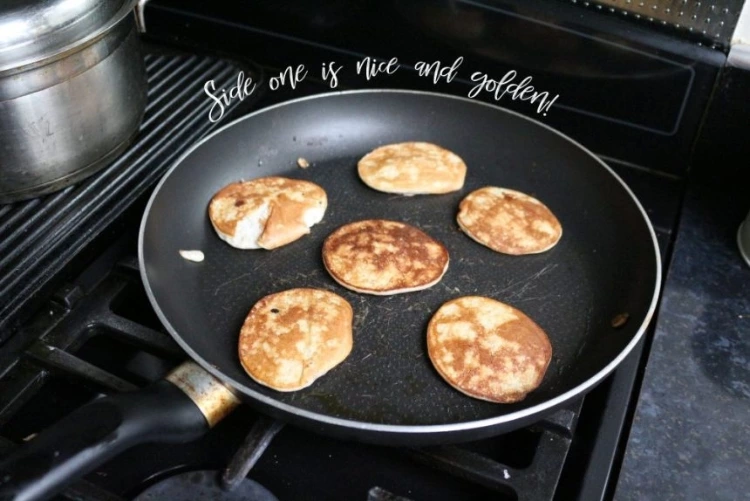 Delicious 2-Ingredient Banana Breakfast Pancakes Recipe!