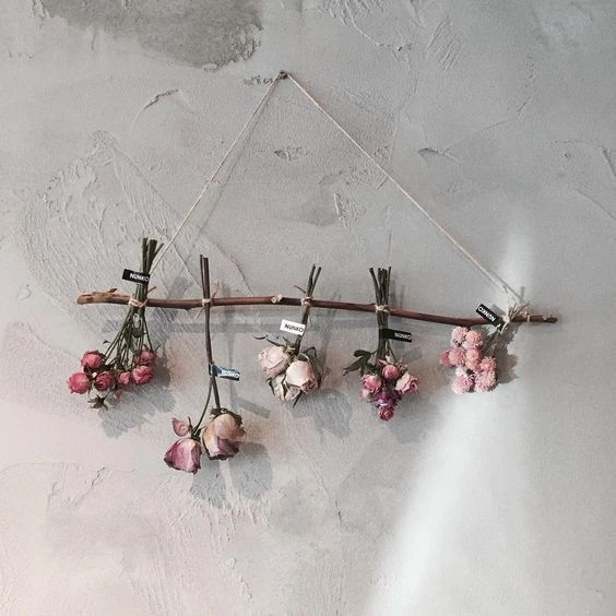 59 Likes, 2 Comments - Flower Young. (@flower_s.y) On Instagram: "#꽃 #꽃스타그램 #플라워 #flower #flowerstagram #대구 #대구꽃집 #눈코플라워 #nunkoflower 새해에도 야근합니다! 야근하다 배고프고 승질나서…"